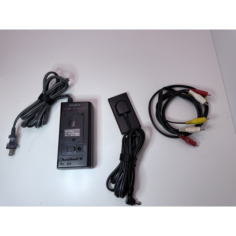 Sony CCD-TR7 Video8 Handycam Camcorder w/ Charger & Cables – As Is - Picture 8 of 8